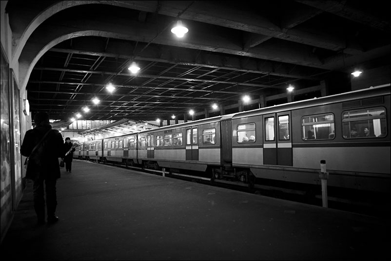 Метро. Станция Кутузовская. Москва. Февраль 2010 года