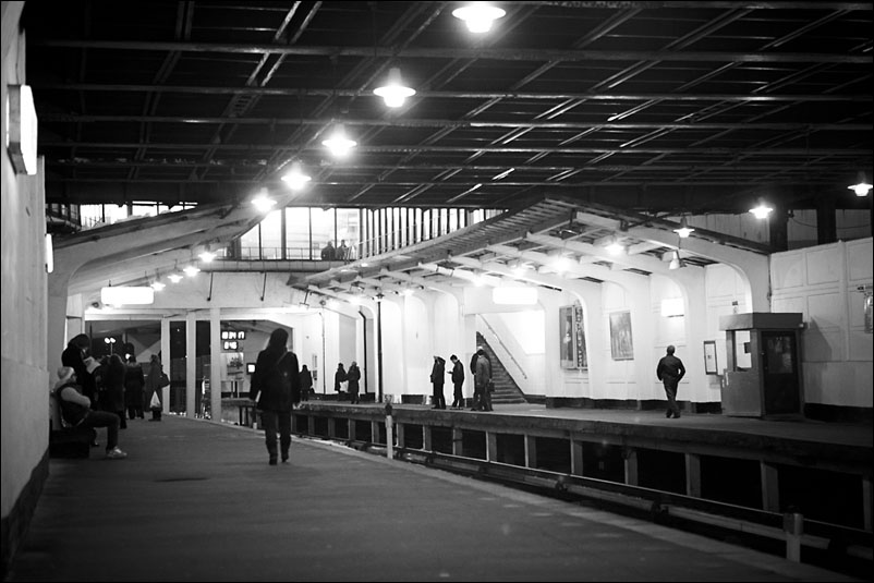 Метро. Станция Кутузовская. Москва. Февраль 2010 года
