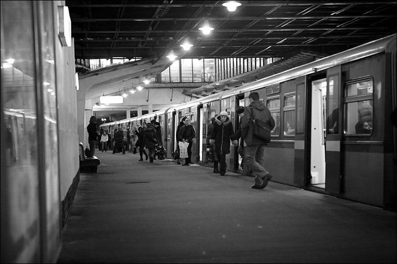 Метро. Станция Кутузовская. Москва. Февраль 2010 года