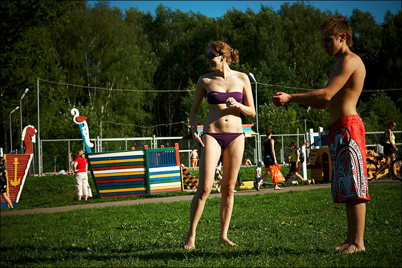 Маша и Света. Тропарёво. Июнь 2010 года